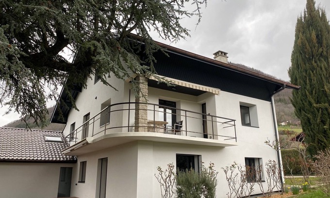 Menthon-Saint-Bernard Apartment | 2-storey, 4-bedroom apartment in a detached house in Menthon St B