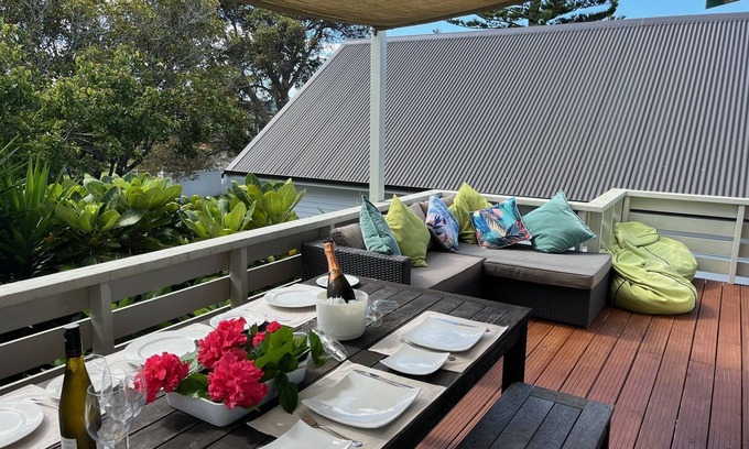 Whangamata House | 2 storey holiday home - two minute walk to shops & cafes in beautiful Whangamata