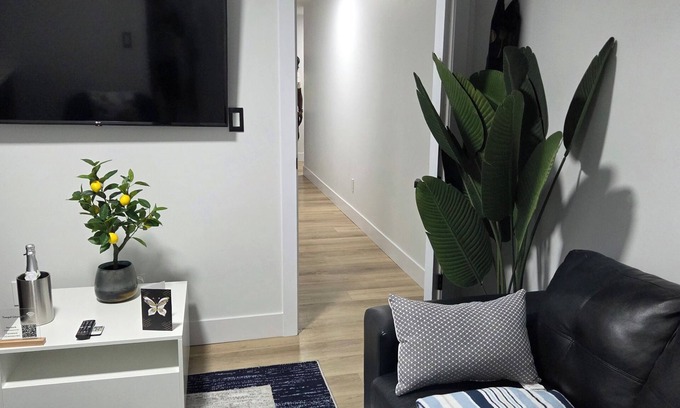 Southwest Edmonton House | 2 Suites, 2 Bedrooms, 2 Bathrooms & 2 living areas.