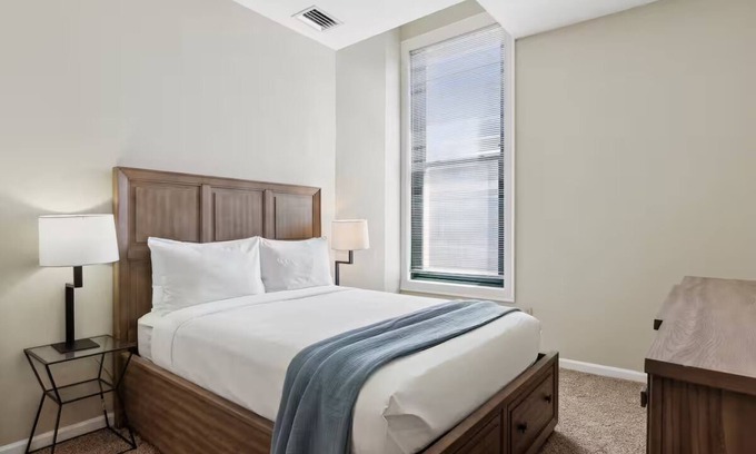 Downtown Pittsburgh Hotel | 2 Units | Family-Friendly Stay | Near Point State Park | Home Comforts Await