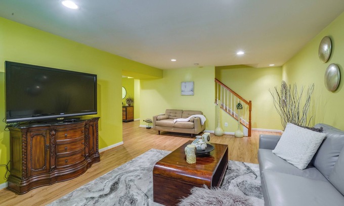 Lorton Apartment | 20 Mi to Downtown DC: Pet-Friendly Lorton Apt!