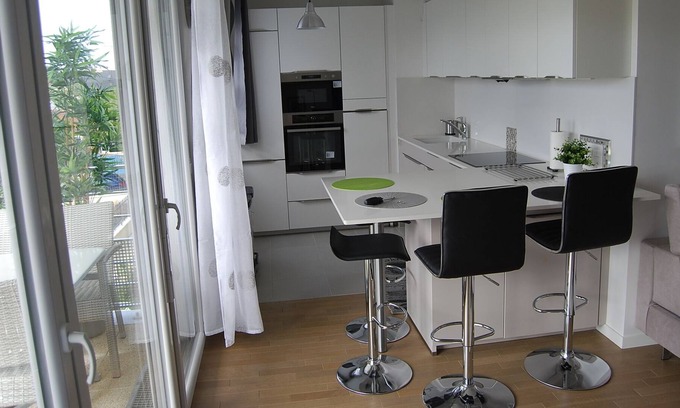 Conflans-Sainte-Honorine Apartment | 20 min from PARIS St Lazare - Central Park - Appart T3 with terrace overlooking park