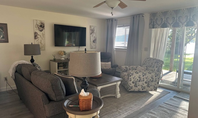 Richfield Springs Apartment | 20 min. To Cooperstown NY. nlake front rental one bedroom.extra sleeping space.