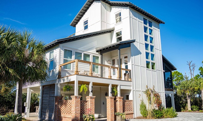 Plantation House | 20% OFF FALL! 'Forcynthia' Luxury Bay Home, 4BR/4.5BA w/dock, kayak launch