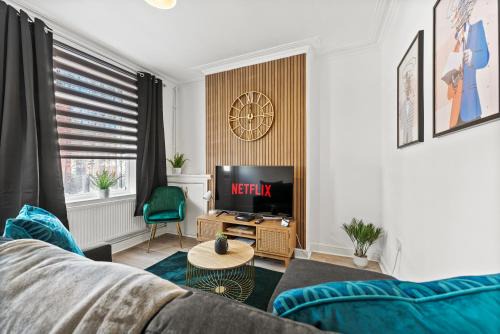 Doncaster House | 20 percent off! Boutique Doncaster Abode - Sleeps 6!