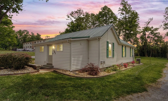 Miller Southside House | 200 Yards to Lane Stadium Green Street