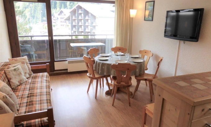 Les Contamines-Montjoie Apartment | 200m from ski slopes, 2nd floor, balcony, tv, ski locker, 41m², Les Contamines-Montjoie