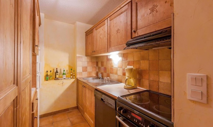 Lanslevillard Apartment | 200m from ski slopes, fitness, swimming pool, sauna, hammam, balcony, fireplace or stove, tv