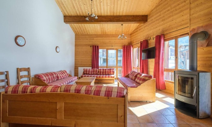 Lanslevillard Apartment | 200m from ski slopes, fitness, swimming pool, sauna, hammam, fireplace or stove, tv, ski locker