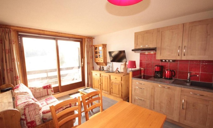 Les Saisies Apartment | 200m from ski slopes, 2nd floor, view ski slopes, balcony, tv, ski locker, 25m², Les Saisies