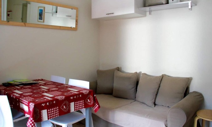 Valloire Apartment | 200m from ski slopes, 2nd floor, balcony, parking, tv, ski locker, 23m², Valloire