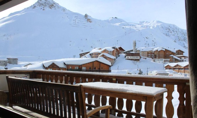 Les Almes Apartment | 200m from ski slopes, view mountain, terrace, tv, ski locker, 70m², Tignes