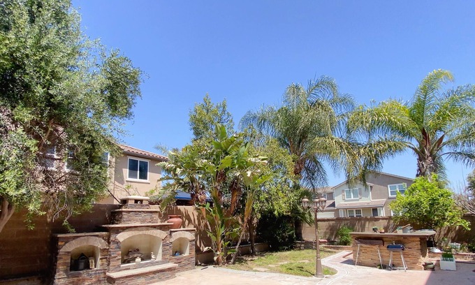 Eastvale House | #202 Comfortable Rooms In Eastvale House （Queen Bed + Free WiFi ）