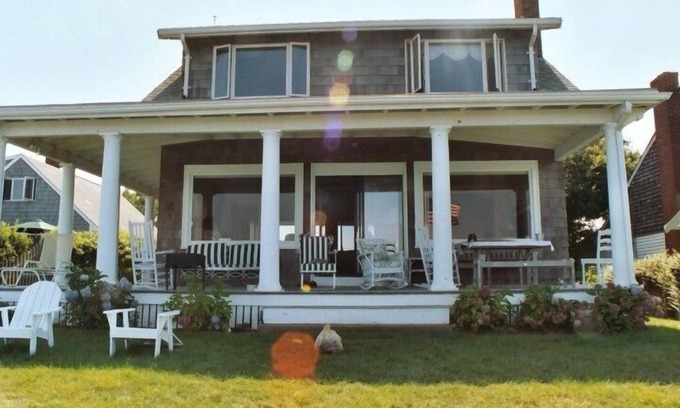 Plymouth House | 2023-24 Bargain Winter Rate Nov. 1st-May 1st only 2,100 a MONTH!