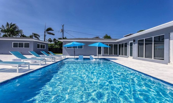 Wilton Manors Apartment | 2025-A Sunshine Manors