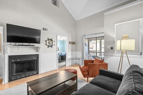 Surfside Beach House | 203D GBR Beautifully Remodeled 4 Bed 3 Bath in Surfside