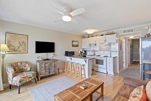 Isle of Palms House | 206A Sea Cabin
