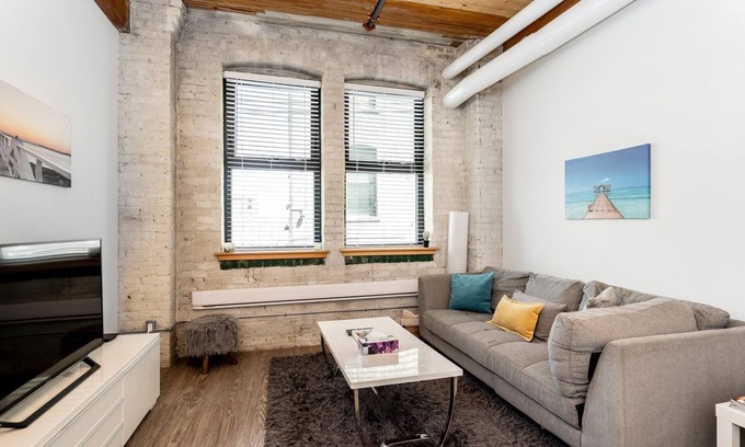 Exchange District Condo | (209) Exchange District + Market Avenue + 2 Bdr + Warehouse Loft (139)