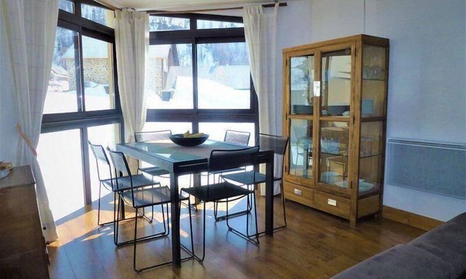 Isola Apartment | 20m from ski slopes, 1st floor, view ski slopes, tv, ski locker, 54m², Isola 2000