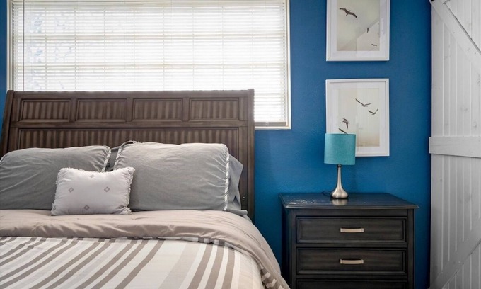 Roosevelt Condo | 21 Chelsea Place On The Park, In Heart Of Downtown