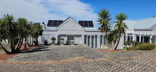 George Apartment | 21 Manor Kingswood Golf Estate