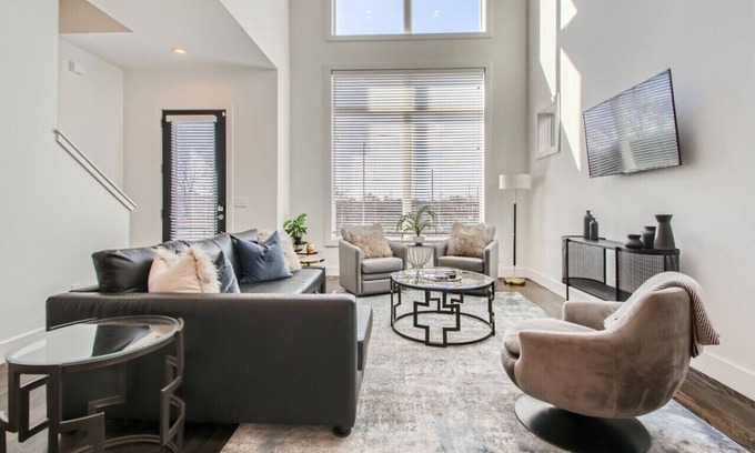 Berry Hill House | 21- Trendy "Music Hill"- The Music City Collection