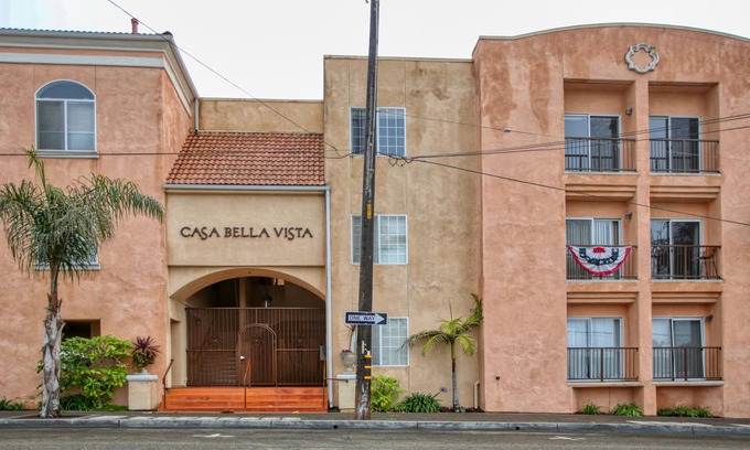 Downtown Condo | 210 Casa Bella: 2 BR, 2 BA Condominium in Pismo Beach, Sleeps 6