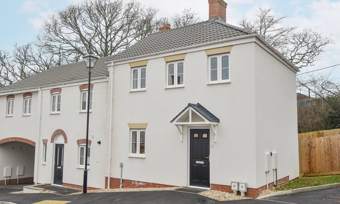 Lyme Regis House | 22 APPLEBEE WAY, with a garden in Lyme Regis