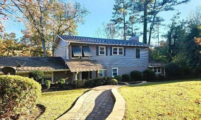 Anderson House | 228 Lakeland Drive Anderson