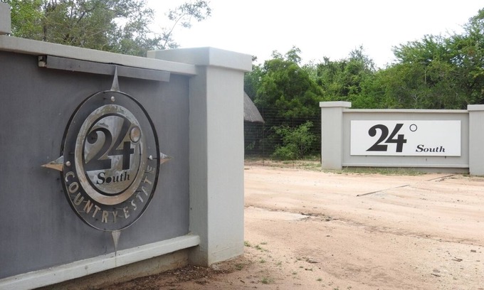 Hoedspruit House | 24 Degrees Self-Catering