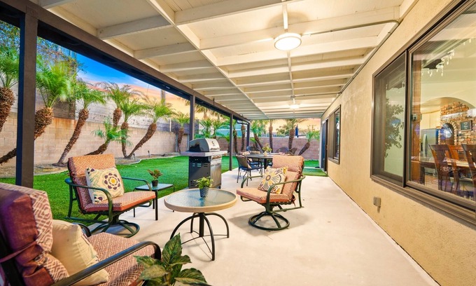 Ventura House | 25% Off November! Comfy Beds, Full AC, Great Patio