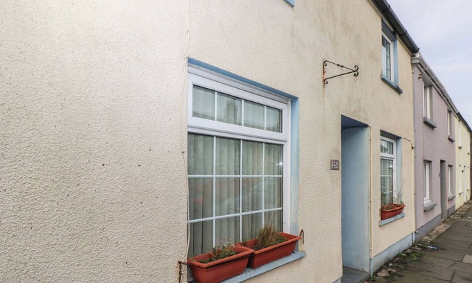 Narberth Cottage | 25 ST. JAMES STREET, pet friendly, with open fire in Narberth