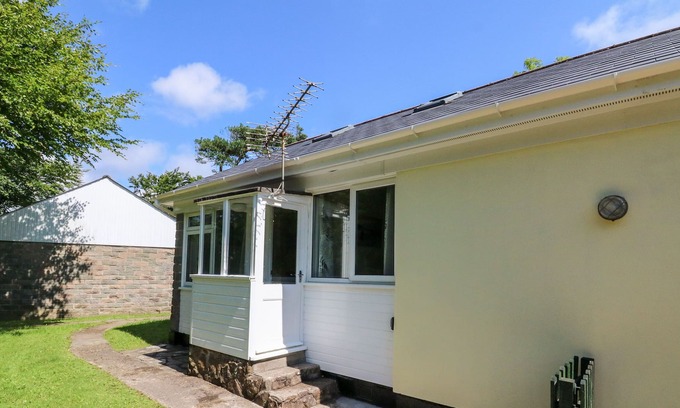 Kilkhampton House | 25 THE GLADE, romantic, character holiday cottage in Kilkhampton