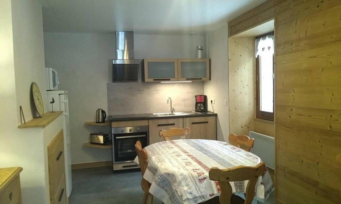 Areches Apartment | 250m from ski lifts, Ground floor, parking, tv, ski locker, 50m², Arêches-Beaufort