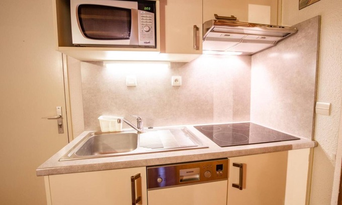 Villarodin-Bourget Apartment | 250m from ski slopes, 2nd floor, balcony, parking, tv, 30m², La Norma