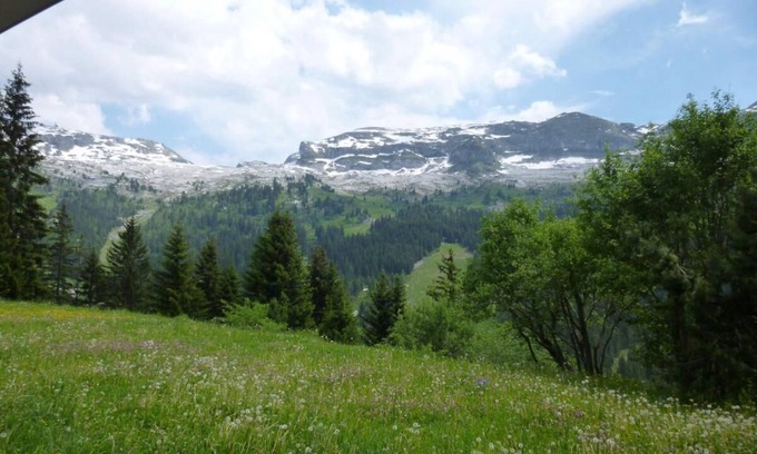 Flaine Apartment | 250m from ski slopes, 2nd floor, view ski slopes, balcony, tv, ski locker, 37m², Flaine