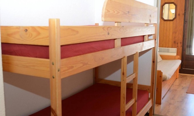 Flaine Apartment | 250m from ski slopes, 3rd floor, balcony, tv, ski locker, 25m², Flaine