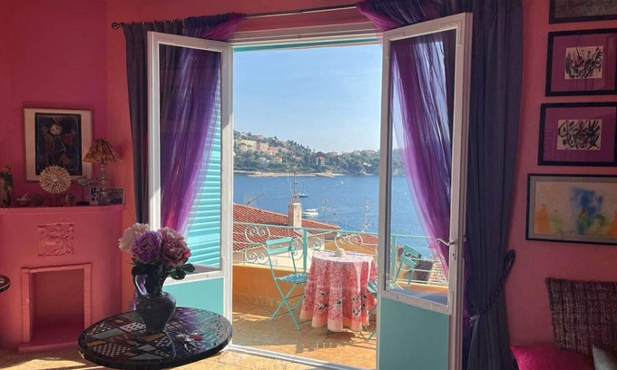 Villefranche-sur-Mer Apartment | 26. A colorful apartment with a beautiful sea view and a balcony