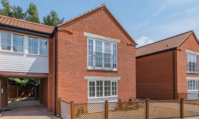 Stalham House | 26 BURTONS MILL, family friendly, with a garden in Stalham