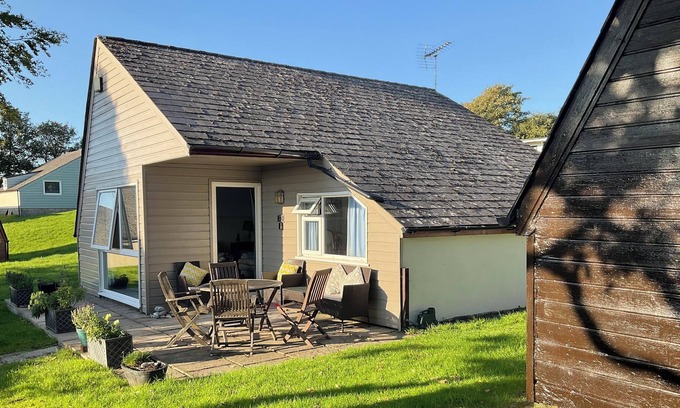 Kilkhampton Cottage | 27 THE MANOR, family friendly, with a garden in Kilkhampton
