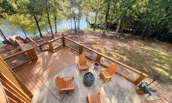 Shelby House | 270 degree lake views from this 4-bedroom waterfront home on Lay Lake