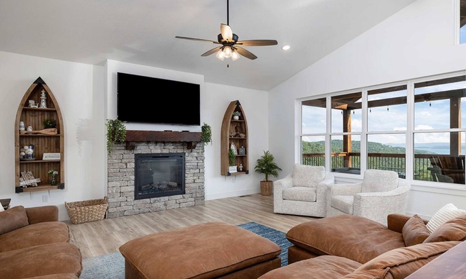 Indian Point House | 270 Sleeps 22, game rooms, pools, blackstone,VIEW