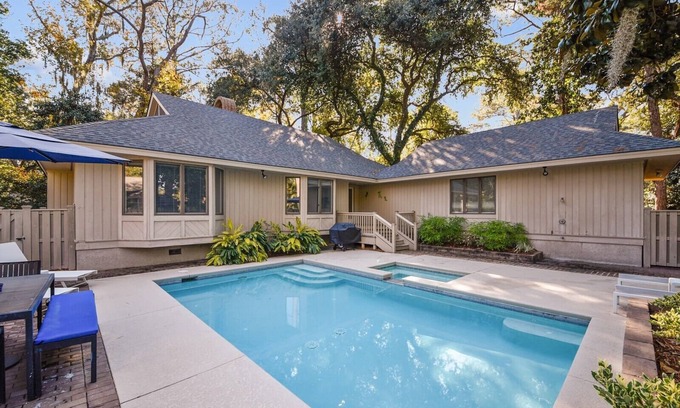 Heritage Woods House | 28 Battery Road ~ Pet Friendly | Short Walk to the Beach | Fenced Yard!