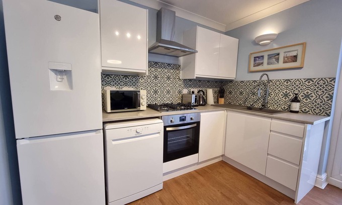 Staines House | 28 ExcellentStays - Heathrow - 5 Bedroom House