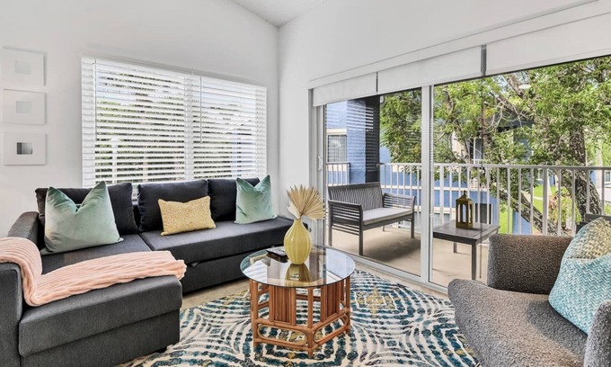 Mission Bay Apartment | 280C - Boca Retreat w/Pool, Parking, Near Evert Tennis & Shops