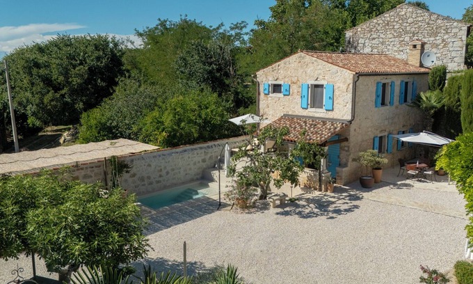 Flengi House | 2B Entire Holiday Home. Pool, Parking, Pergola, Private. Quiet Village Location.