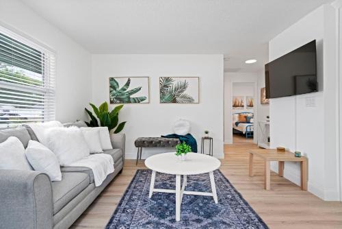 Largo Apartment | 2b2b Duplex 10 Min To The Beach