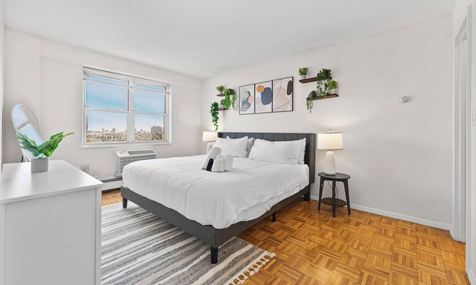 Longwood Apartment | 2bd/1.5ba Next to BU 1137