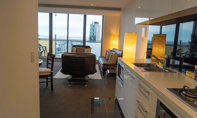 Southbank Apartment | 2BD with City Views! Pool, Gym, Tennis Court