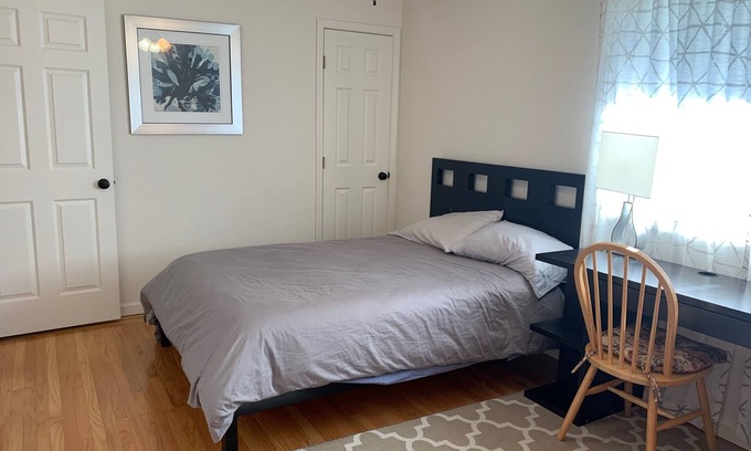 Linfield Oaks House | 2Bed/1Bath Town House near Stanford and Palo Alto